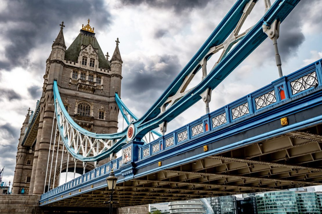 Tower Bridge i Londons sentrum, Storbritannia.