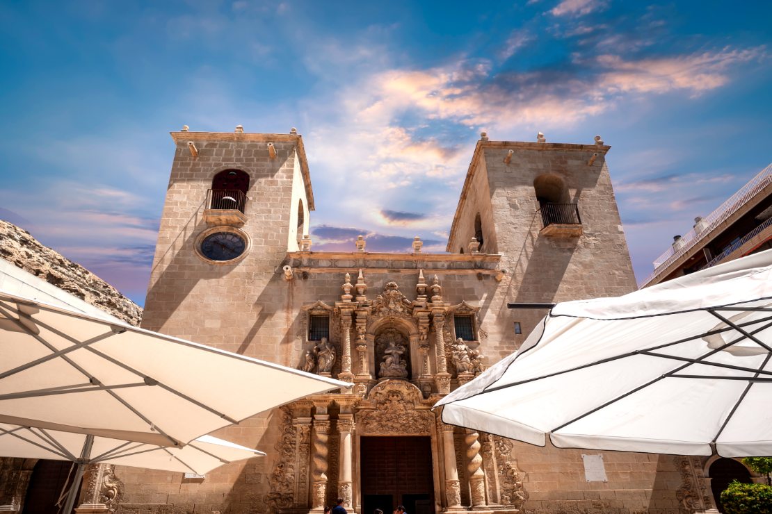 Basilica de Santa María i Alicante, Spania.