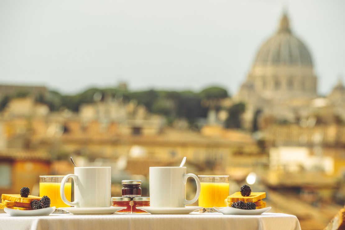 Frokost ute på hotell i Roma