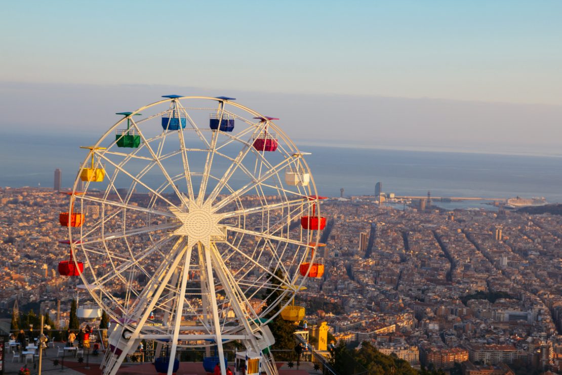 Tibidabo fornøyelsespark i Barcelona med pariserhjul.